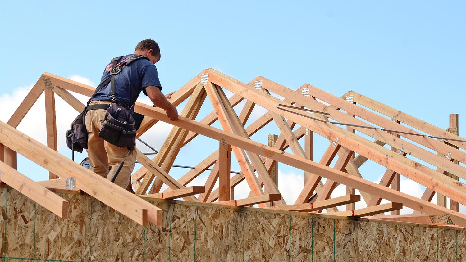 Behind the Scenes Understanding the Role and Responsibilities of Roofing Contractors